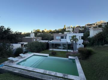Casa · 1500m² · 6 Ambientes · 6 Cocheras · Casa en Venta de Cuatro Dorm. en La Rufina