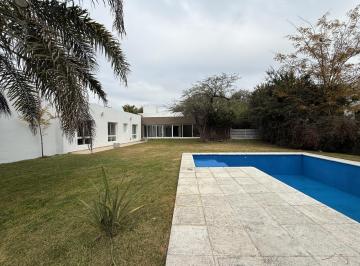 Casa · 1500m² · 4 Ambientes · 6 Cocheras · Casa Una Sola Planta en Venta en El Bosque