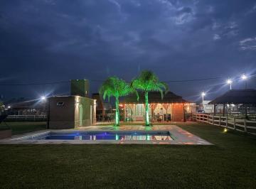 Casa · 900m² · 1 Ambiente · Casa con Pileta en Barrio Cerrado