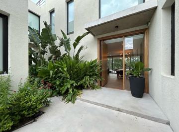 Casa · 489m² · 8 Ambientes · Venta Casa Al Agua en Lagos del Golf, Nordelta, 4 Dorm. con Play, Spa y Cine!