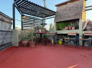 Casa · 68m² · 3 Ambientes · 1 Cochera · Se Vende Casa de Dos Dorm. y Cochera Z. Avda