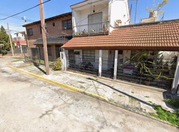 Casa · 96m² · 4 Ambientes · 1 Cochera · Venta Casa 4 Amb Temperley Apto Credito Patio