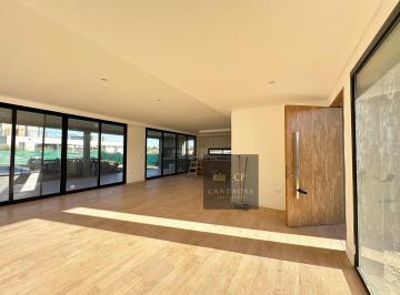 Casa · 181m² · 4 Ambientes · 4 Cocheras · Gs Casa Venta Premium B. Santa Lucía
