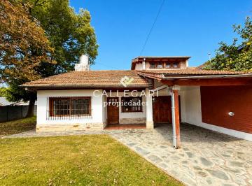Casa de 4 ambientes, Berazategui · Casaquinta 4 Ambientes con Pileta en Venta - Ranelagh - ¡Apta a Crédito!