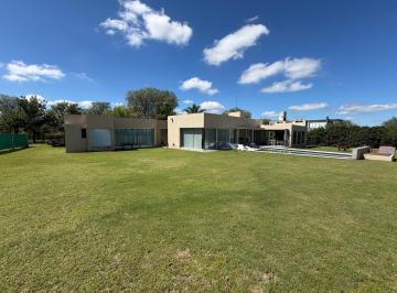 Casa · 2500m² · 5 Ambientes · 4 Cocheras · Alquiler Anual Casa Amoblada Moderna Pileta Quincho Parque Causana