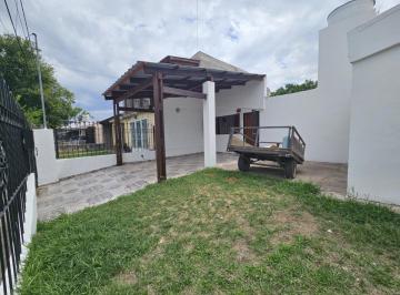 Casa · 136m² · 5 Ambientes · 1 Cochera · Venta Casa 2 Dorm. Cochera Patio y Quincho 20 de Junio