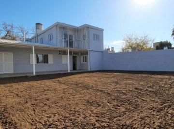 Casa · 269m² · 8 Ambientes · Venta Casa Sexta Sección con Departamento Zona Comercial Segura Patio Grande Gastronomia Hospital