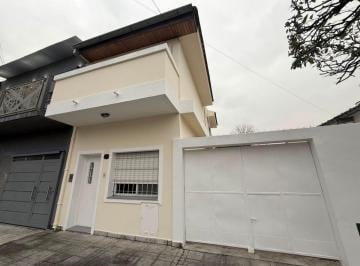 PH de 3 ambientes, La Matanza · Excelente Duplex en Alquiler de 3 Ambientes con Patio y Cochera en Lomas del Mirador Sin Expensas