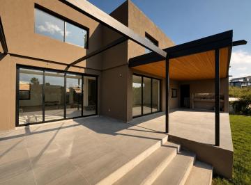 Casa · 335m² · 6 Ambientes · 2 Cocheras · Casa a Estrenar en La Deseada – 3 Dorm., Vistas y Diseño Premium