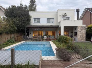 Casa · 171m² · 5 Ambientes · 1 Cochera · Casa en Venta Dos Plantas con Piscina