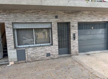 Casa de 3 ambientes, Rosario · Casa en Planta Alta Unica Gutemberg 546