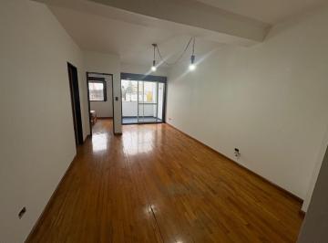 Departamento · 42m² · 2 Ambientes · Floresta: 2 Ambientes Cfte. con Balcón Av Avellaneda y J. B. González