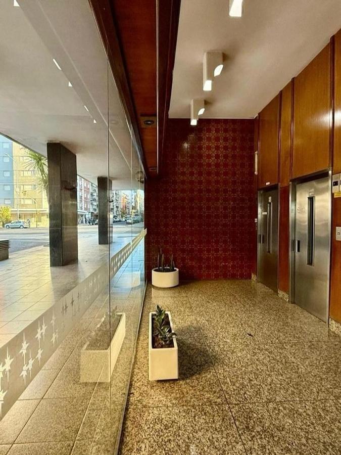 Departamento en venta de dos ambientes, con cochera cubierta — Centro