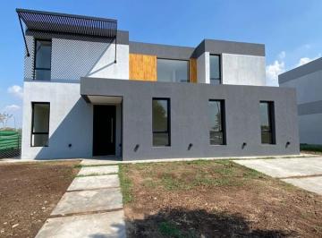 Casa · 276m² · 5 Ambientes · 2 Cocheras · Casa en Venta - 5 Dorm. 5 Baños 2 Cocheras - 320 m² - Escobar