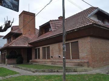 Casa de 11 ambientes, La Plata · Casa de 400 m² con 5 Dorm. en Venta en Tolosa