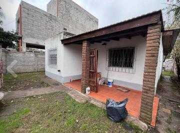Casa de 4 ambientes, San Miguel · Casa con Amplio Jardín Adelante y Atrás