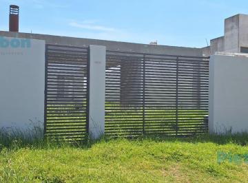 Casa · 79m² · 2 Dormitorios · 1 Cochera · Venta de Casa