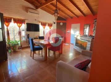 Casa · 176m² · 6 Ambientes · 1 Cochera · Venta Casa en Catriel. Los Cipreses Al 600.