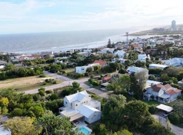 Casa · 250m² · 6 Ambientes · 1 Cochera · Casa con Excelente Ubicación en La Barra Punta del Este
