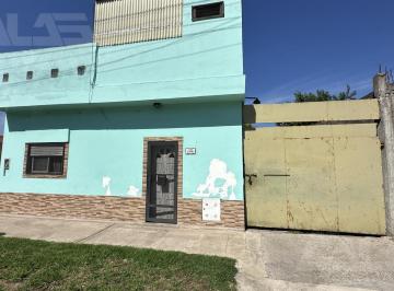 Casa · 60m² · 3 Ambientes · 6 Cocheras · Casa a Media Cuadra del Barrio Policial