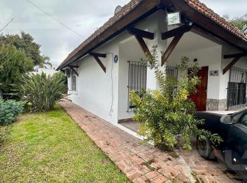 Casa · 140m² · 3 Ambientes · 1 Cochera · Casa en Una Planta con Jardín, Pileta y Quincho – Villa Gobernador Udaondo