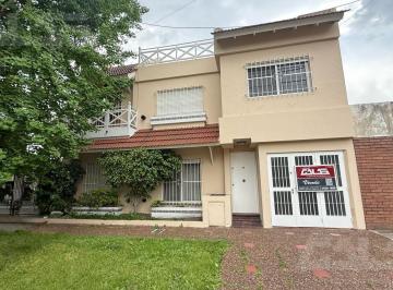 PH · 180m² · 5 Ambientes · 1 Cochera · PH Tipo Casa de 5 Ambientes en Castelar Norte – Amplitud, Ubicación y Libertad