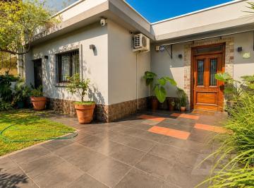 Casa · 95m² · 3 Ambientes · 1 Cochera · Casa en Merlo Sur