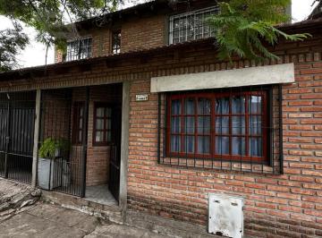 PH · 102m² · 4 Ambientes · 1 Cochera · Casa en Venta de 4 Ambientes con Patio, Parrilla y Cochera Techada en Ituzaingó