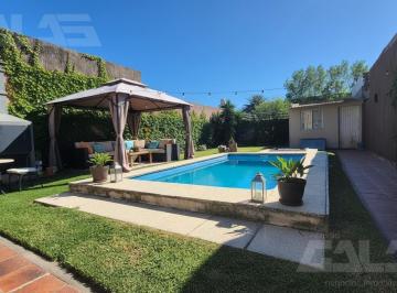 Casa · 79m² · 4 Ambientes · 1 Cochera · Casa 4 Ambientes - Baño - Parque - Jardín - Morón Sur