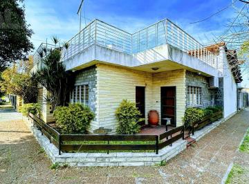 Casa · 165m² · 4 Ambientes · 2 Cocheras · Casa en Castelar Norte, Villanueva Al 1900