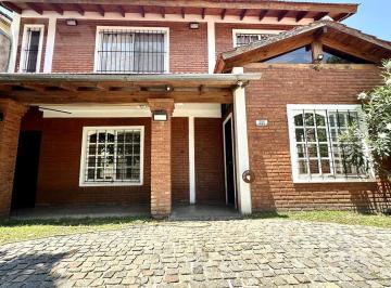 Casa · 130m² · 4 Ambientes · 2 Cocheras · Casa en Venta 4 Ambientes con Cochera en Ituzaingó Norte