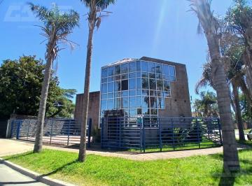 Depósito · 380m² · 4 Ambientes · 5 Cocheras · Importante Propiedad Comercial–industrial con Vivienda Integrada en Ituzaingó Sur