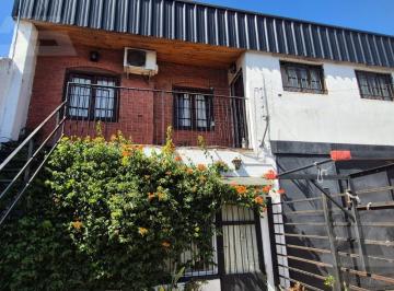 Casa · 250m² · 6 Ambientes · 1 Cochera · Vivienda Multifamiliar - Galpon - Villa Tesei