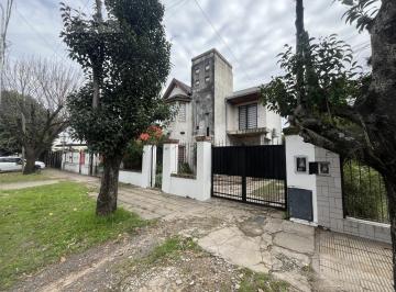 Casa · 100m² · 5 Ambientes · 1 Cochera · Venta - Casa 5 Ambientes con Suite, Quincho y Gran Lote en Zona Residencial de San Antonio de Padua