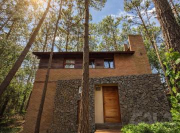 Casa · 89m² · 3 Ambientes · 1 Cochera · Casa | 3 Ambientes | Deck y Parrilla | Lista Para Habitar | Bosque | Mar de Las Pampas