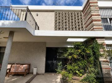 Casa · 223m² · 6 Ambientes · 3 Cocheras · Casa | 6 Ambientes | Galeria | Parrilla | Cochera Cubierta | Ituzaingó Norte