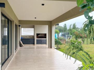 Casa · 1400m² · 5 Ambientes · 2 Cocheras · Casa en Alquiler en Praderas de San Lorenzo