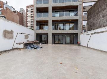 Departamento · 83m² · 3 Ambientes · 1 Cochera · Venta - Departamento Dos Dorm. con Patio Exclusivo - Barrio Lourdes