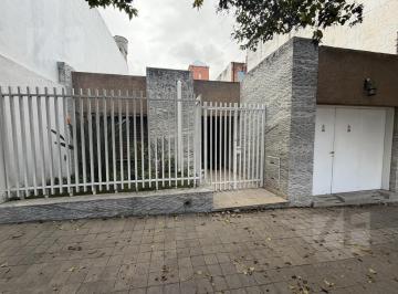 Casa · 60m² · 4 Ambientes · 2 Cocheras · Santa Rosa 2400 Casa de 3 Dorm. Cochera Doble Patio Escritura Usd 65.000!