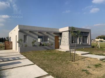 Casa · 146m² · 5 Ambientes · Casa en Barrio Santa Sofía Pilar del Este 4 Dorm. Lote Interno.