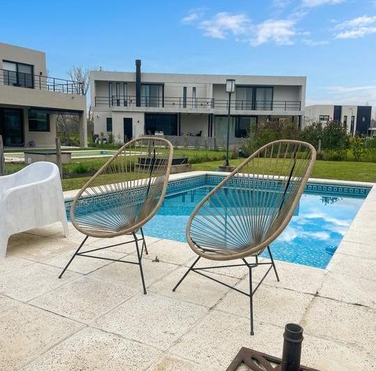 Casa · 138m² · 5 Ambientes · 3 Cocheras