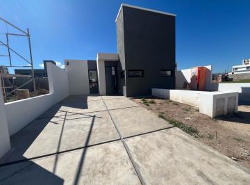 PH · 68m² · 3 Ambientes · 1 Cochera · PH en Rincones de Manantiales