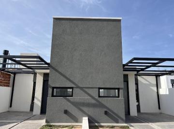 PH · 68m² · 3 Ambientes · 1 Cochera · PH en Rincones de Manantiales