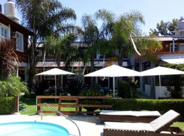 Quinta vacacional · 360m² · 6 Dormitorios · 6 Cocheras · Complejo de 6 Bungalows y Spa en Gualeguaychú