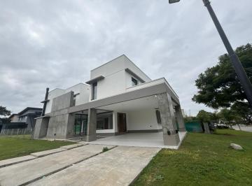 Casa · 587m² · 4 Dormitorios · 2 Cocheras · Casa en Alto Verde 1