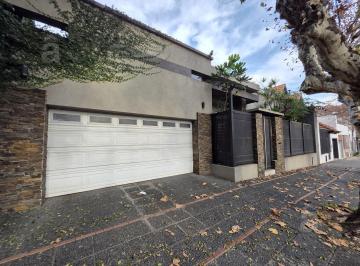 Casa · 293m² · 5 Ambientes · 4 Cocheras · Casa en Villa Ballester - Venta - Cuatro Ambientes Cuarto de Estudio - Lote 16.60 X 35 m