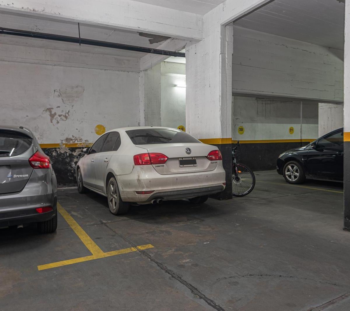 Santa Fe al 2400, Plaza Mitre, Centro