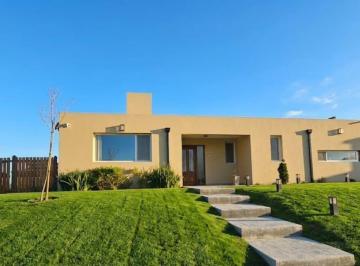 Casa · 197m² · 3 Dormitorios · 2 Cocheras · Chalet 4 Ambientes Barrio La Cercanía