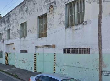Bodega-Galpón · 1700m² · Avellaneda Centro - Galpon en Alquiler de 1500 m² N Planta Baja Mas 200 m² en Planta Alta