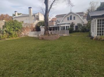 Casa · 400m² · 9 Ambientes · 1 Cochera · Casona Sobre Lote de 927,67 m
